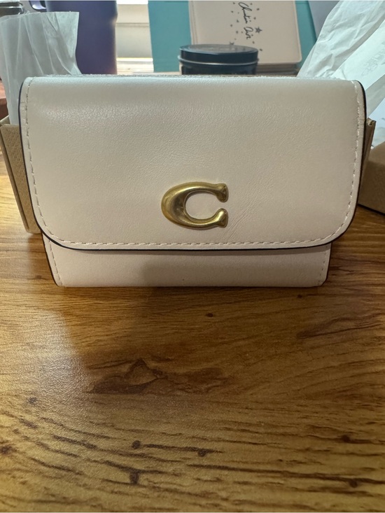 Coach Handbags - Coach Essential Card Holder Wallet